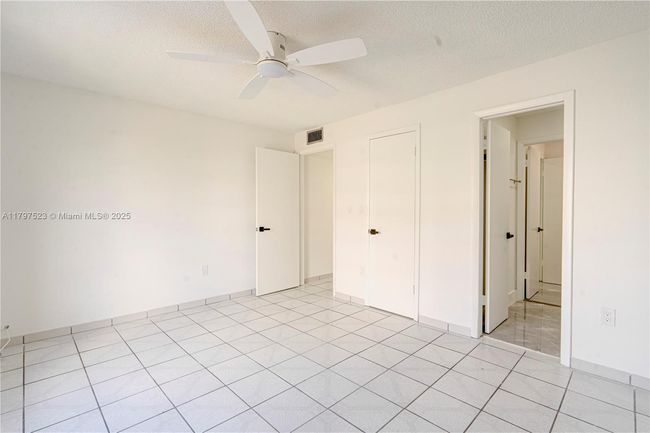 APT-220 - 6095 W 19 Th Ave, Condo with 2 bedrooms, 2 bathrooms and null parking in Hialeah FL | Image 20