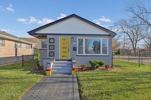 12447 S Bishop St, Calumet Park, IL, 60827-5740 | Card Image