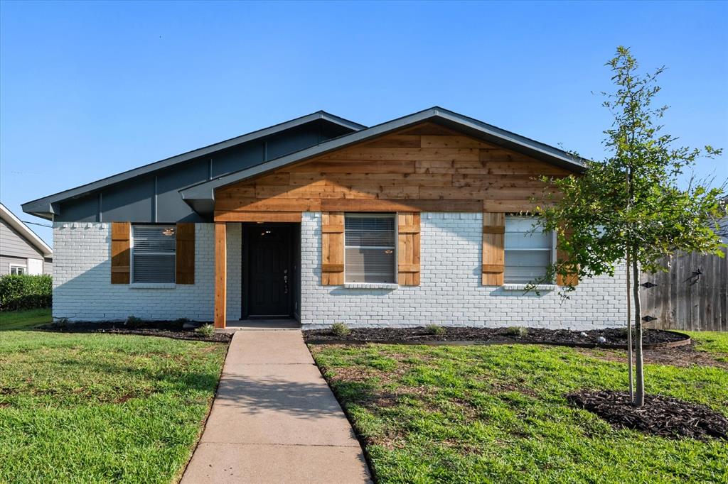 Pinoak Dr, Grand Prairie, TX 75052