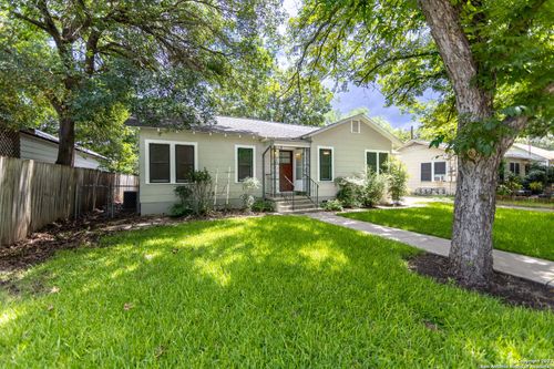 465 S Guenther Ave, New Braunfels, TX, 78130-5640 | Card Image