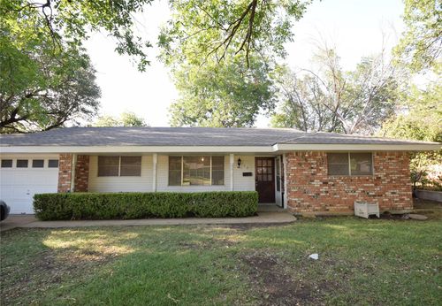 220 Victorian Dr, Fort Worth, TX, 76134-4616 | Card Image