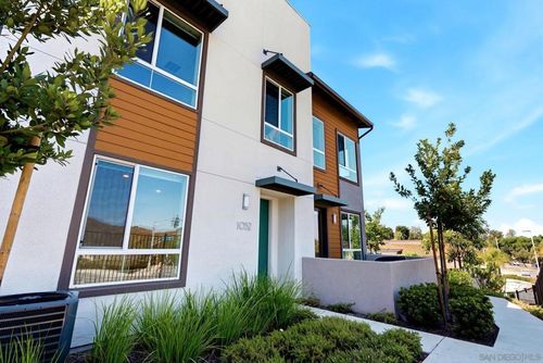 1052 Kendale Way, Vista, CA, 92081-7986 | Card Image
