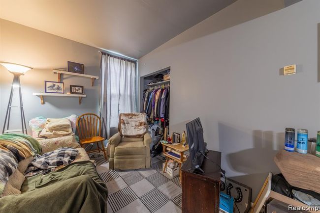 916 B Living Room | Image 19