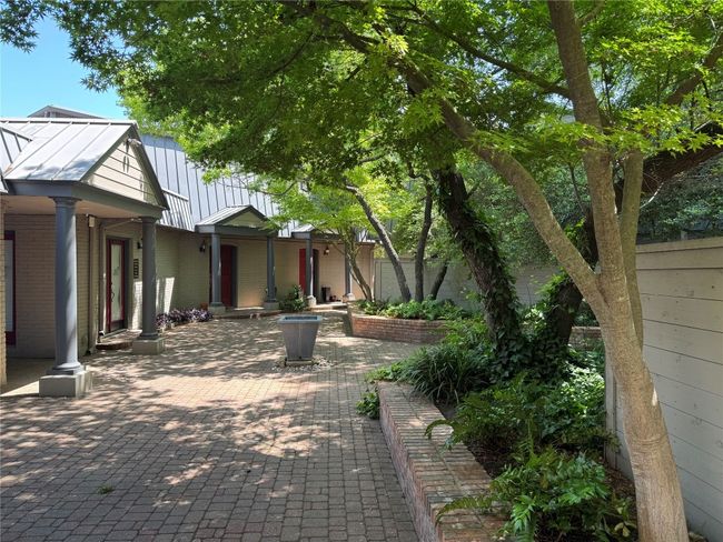 Community Courtyard | Image 22