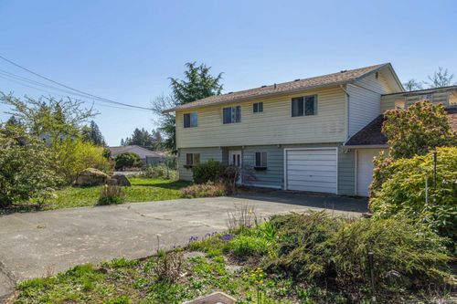 2071 Gull Ave, Comox, BC, V9M1L5 | Card Image