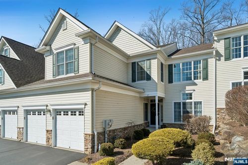 62 Mackenzie Ln N, Denville, NJ, 07834-3724 | Card Image