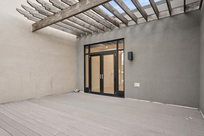 One of the largest private rooftop decks in the city, this space is rare, refined, and ready for entertaining. | Image 33