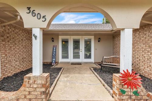 3605 Jim Robison Dr, Edmond, OK, 73013-6318 | Card Image