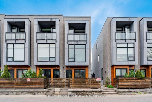 33 Achtman Lane, Toronto, ON, M6G4C5 | Card Image