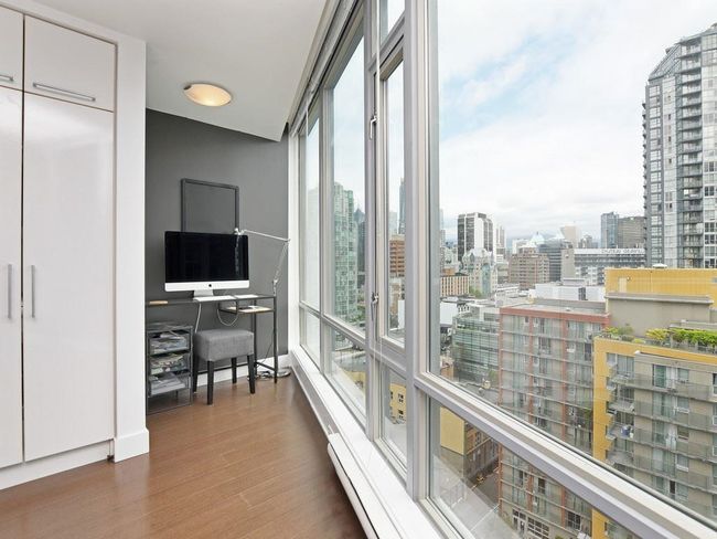 1701 - 1255 Seymour Street, Condo with 2 bedrooms, 2 bathrooms and 1 parking in Vancouver BC | Image 3