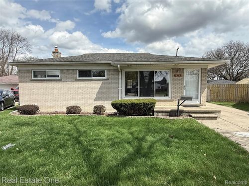6582 Sterling Ct, Garden City, MI, 48135-2547 | Card Image