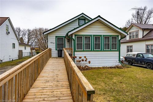 672 James St, Delhi, ON, N4B2C7 | Card Image