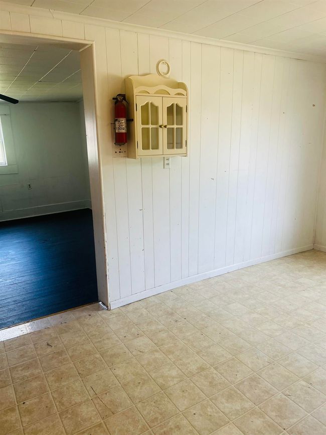 902 Railroad St, House other with 3 bedrooms, 1 bathrooms and null parking in Parkersburg IA | Image 9