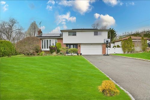11 Hamilton Dr, Roslyn, NY, 11576-3103 | Card Image
