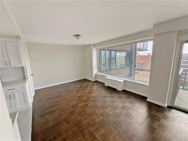 APT-8E - 166 Powells Cove Blvd, Home with 2 bedrooms, 2 bathrooms and null parking in Whitestone NY | Image 4