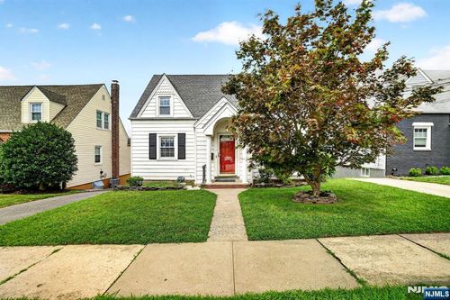 5-7 Bond Pl, North Arlington, NJ, 07031-5852 | Card Image