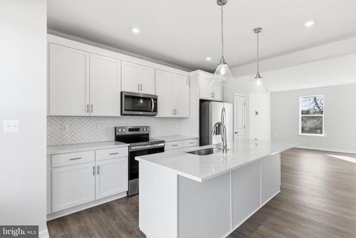 230 Monteith Dr, WINCHESTER, VA, 22601-6811 | Card Image