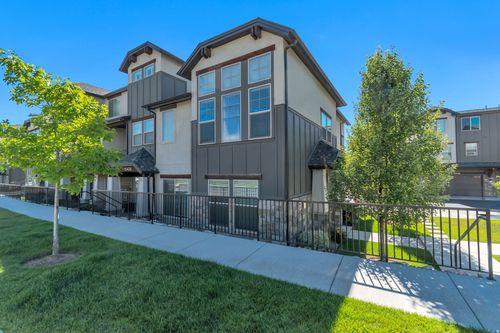 10422 S Beetdigger Blvd, Sandy, UT, 84070-1343 | Card Image
