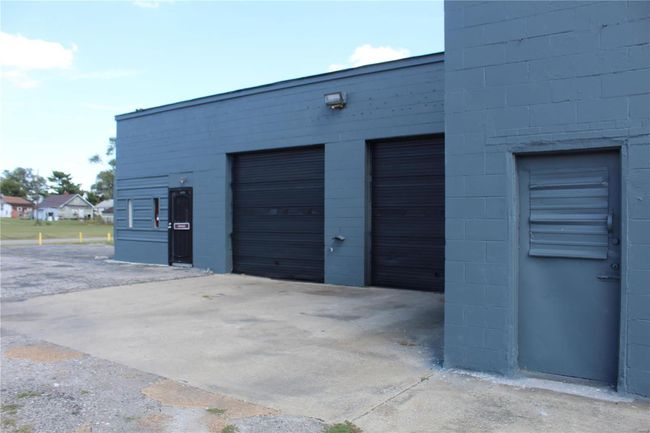 View of garage | Image 5