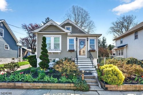 30 Paul St, Fords, NJ, 08863-2112 | Card Image