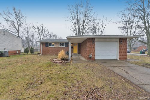 27445 Doreen St, Farmington Hills, MI, 48336-6011 | Card Image