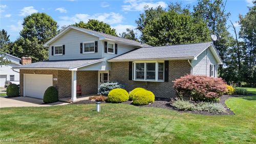9760 Summerset Ave Nw, Uniontown, OH, 44685-9425 | Card Image