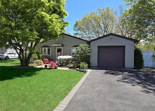 9 Irene Ct, Centereach, NY, 11720-2208 | Card Image