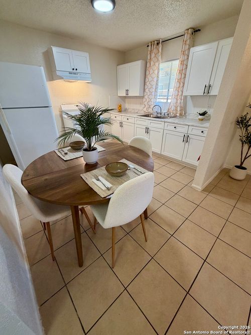 112-144 W Villaret Blvd, San Antonio, TX, 78221-3944 | Card Image