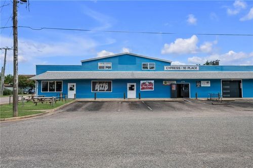 637 10th Street Street, Virginia Beach, VA, 23451 | Card Image