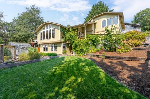 1748 Nw Crescent Dr, Grants Pass, OR, 97526-1130 | Card Image