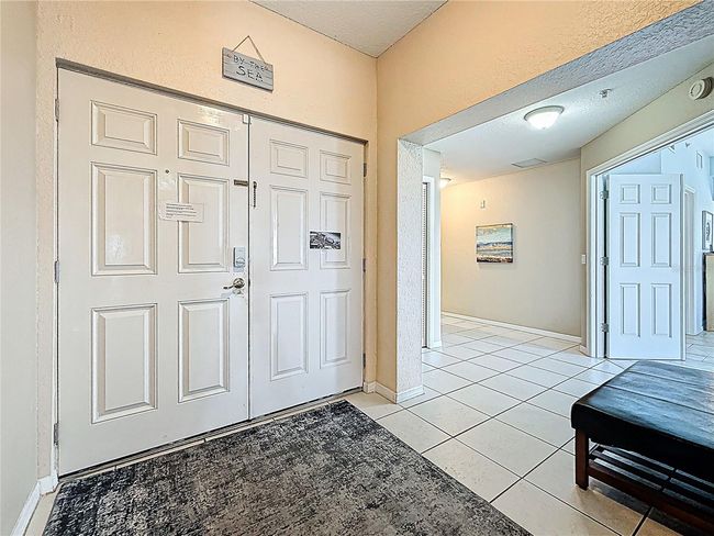 Inside entryway | Image 15