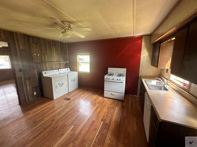 220 Landsdell Rd, House other with 2 bedrooms, 1 bathrooms and null parking in Hooks TX | Image 9
