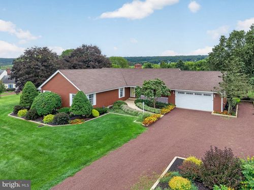 8 Meadow Lark Way, Ringoes, NJ, 08551 | Card Image