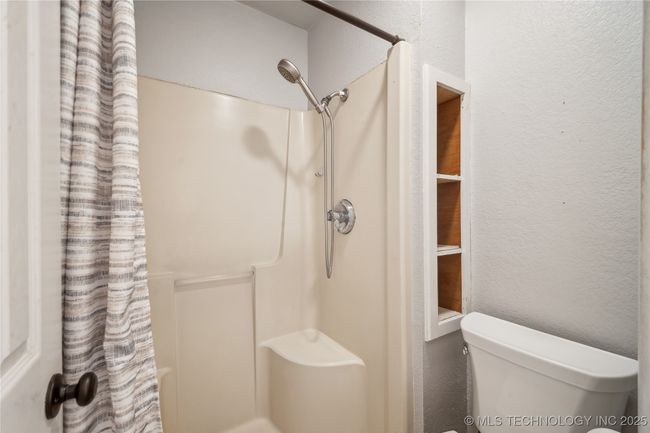 2922 S Main St, House other with 3 bedrooms, 2 bathrooms and null parking in Sapulpa OK | Image 14