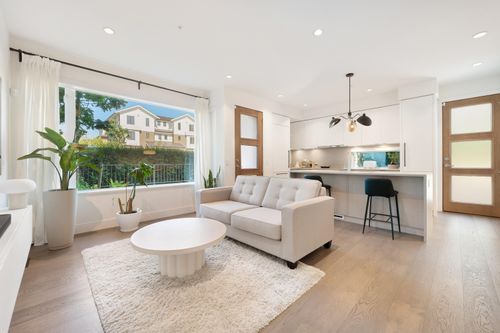 6812 Oak St, Vancouver, BC, V6P0K7 | Card Image