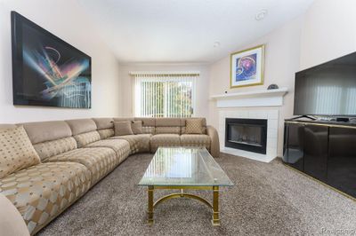 35204 Knollwood Lane, Condo with 2 bedrooms, 2 bathrooms and null parking in Farmington Hills MI | Image 3