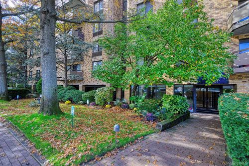 apt-2g-141 Great Neck Rd, Great Neck, NY, 11021-3320 | Card Image