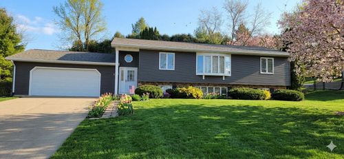 1555 W Golf Dr, Platteville, WI, 53818-1317 | Card Image