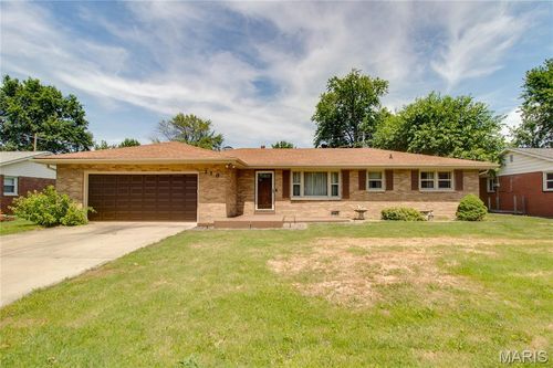 210 Pinewood Dr, Godfrey, IL, 62035-2706 | Card Image