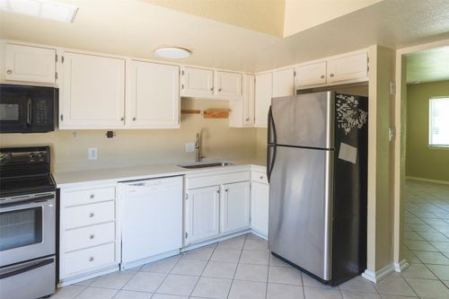 apt-102-8809 Dawnridge Cir, Austin, TX, 78757-6851 | Card Image