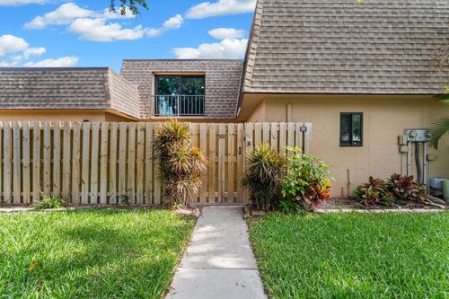 301 Waterview Dr, Palm Springs, FL, 33461-6404 | Card Image