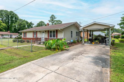 108 South St, Bayboro, NC, 28515-9566 | Card Image
