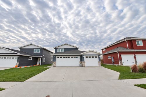 1051 46th Ave S, Moorhead, MN, 56560-7087 | Card Image