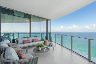 3602 - 15701 Collins Ave, Condo with 3 bedrooms, 3 bathrooms and null parking in Sunny Isles Beach FL | Image 1