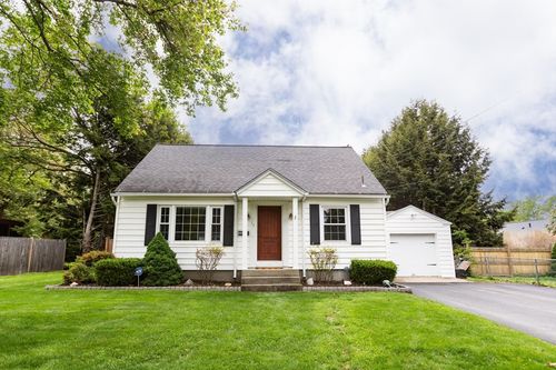 17 Leslie Dr, Pittsfield, MA, 01201-5650 | Card Image