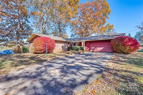 180 Oak Park Dr, Clyde, NC, 28721-8494 | Card Image