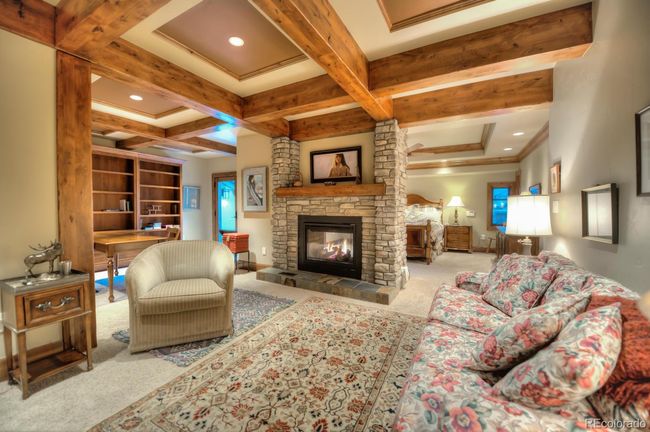 Master Room's Sitting Room | Image 15