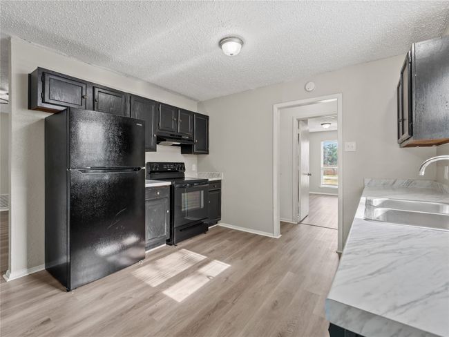 Kitchen and Laundry | Image 7