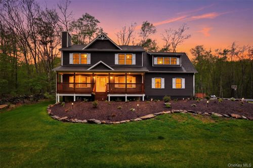 9 School House Rd, Middletown, NY, 10940-7323 | Card Image
