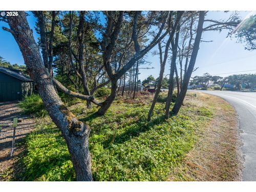 2017 Nw Bayshore Dr, Waldport, OR, 97394-9412 | Card Image